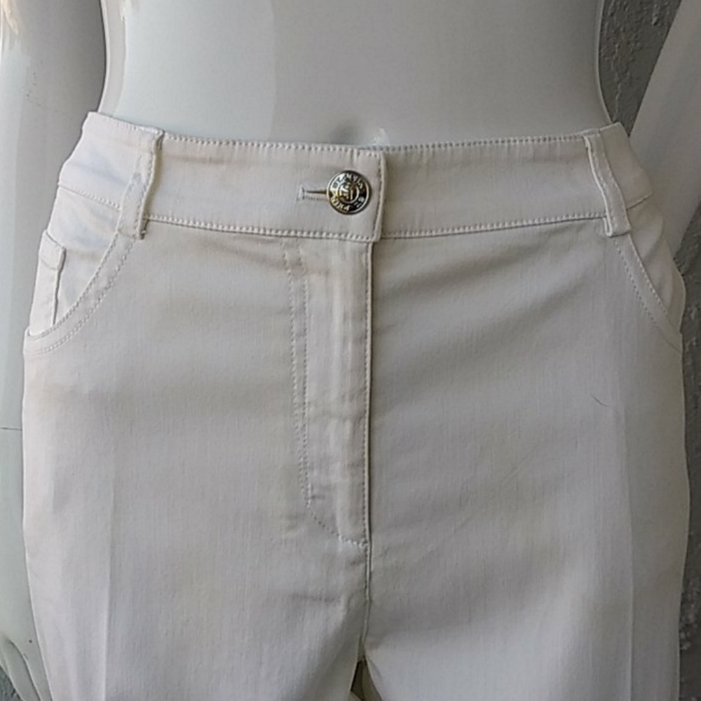ST JOHN SPORT COLLECTION BARDOT SLIM CAPRI JEANS